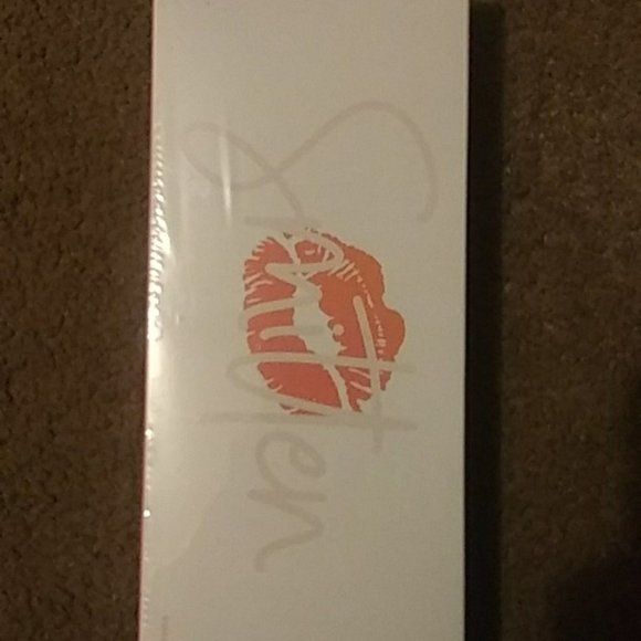 Meet your Posher, Jenna - Picture 2 of 2